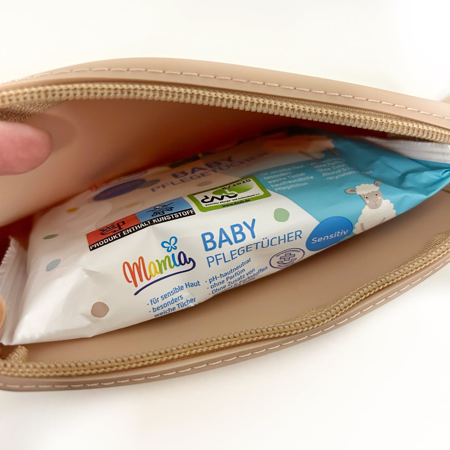 Chic Pouch: Multi Purpose Silicone Bag for Everyday Use