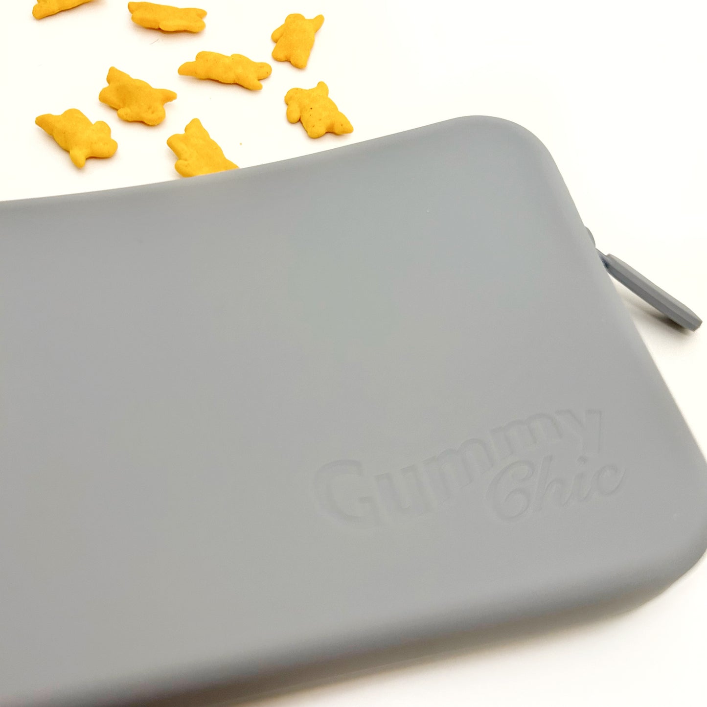Chic Pouch: Multi Purpose Silicone Bag for Everyday Use