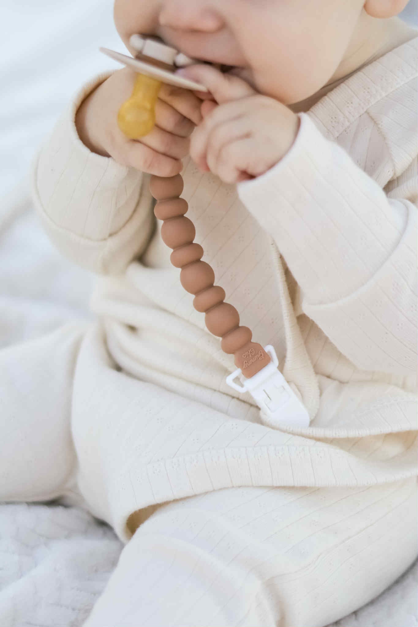 Gummy Chic Silicone Pacifier Clip: Stylish and Practical Baby Accessory