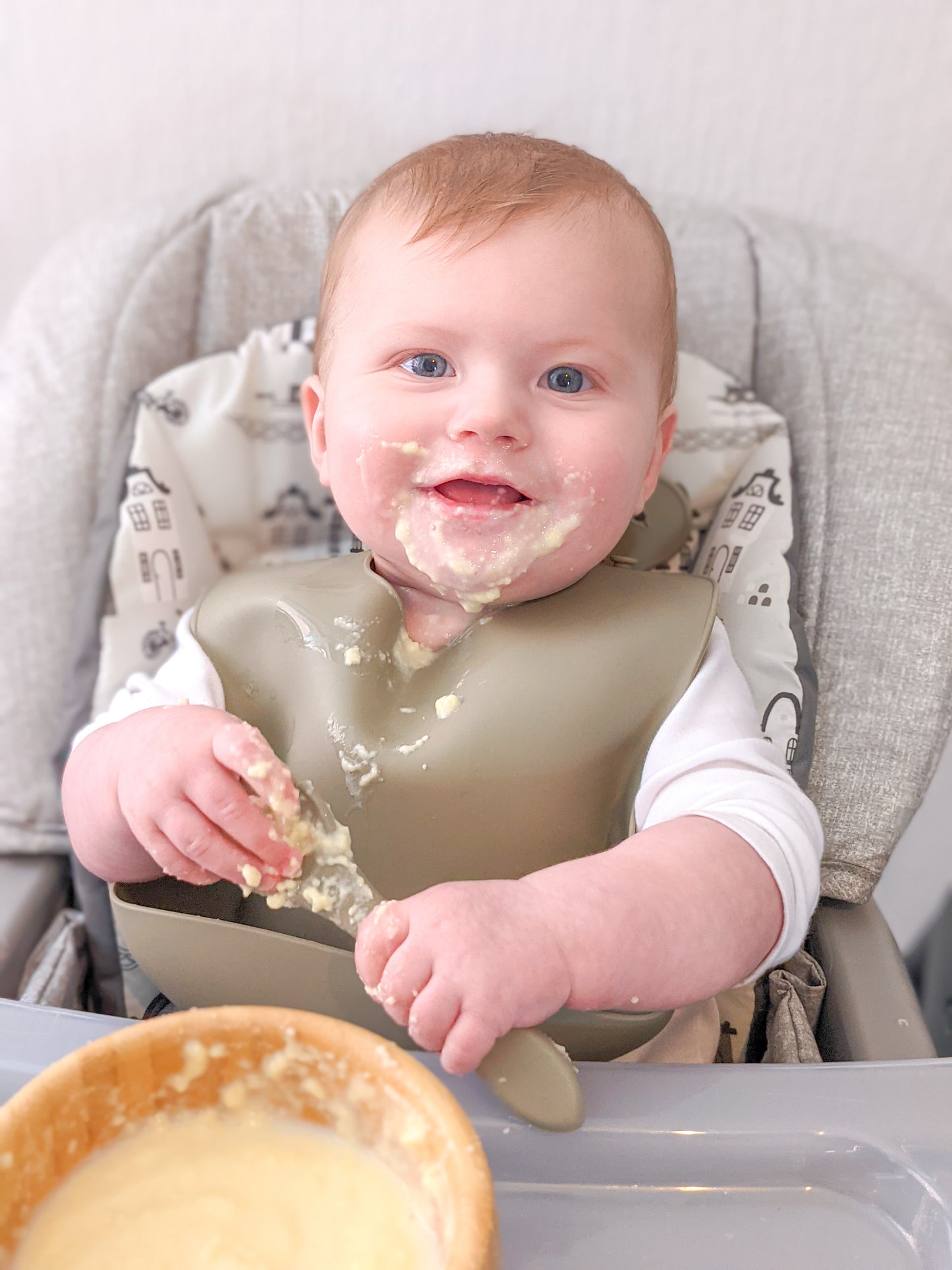Silicone Bucket Bib: Easy-to-Clean Baby Bib for Mess-Free Meals