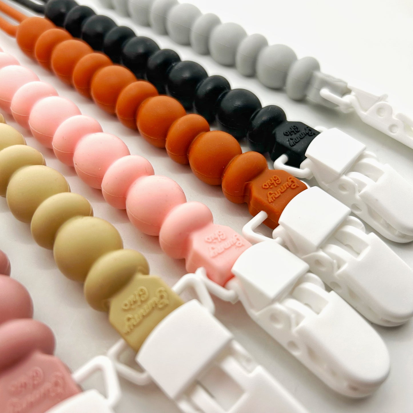 one piece silicone pacifier clip with plastic clips