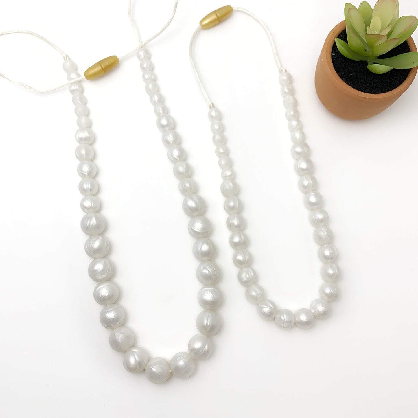 Matching Mommy and Me Necklaces Set - Pearls for Stylish Photoshoots and Everyday Fun